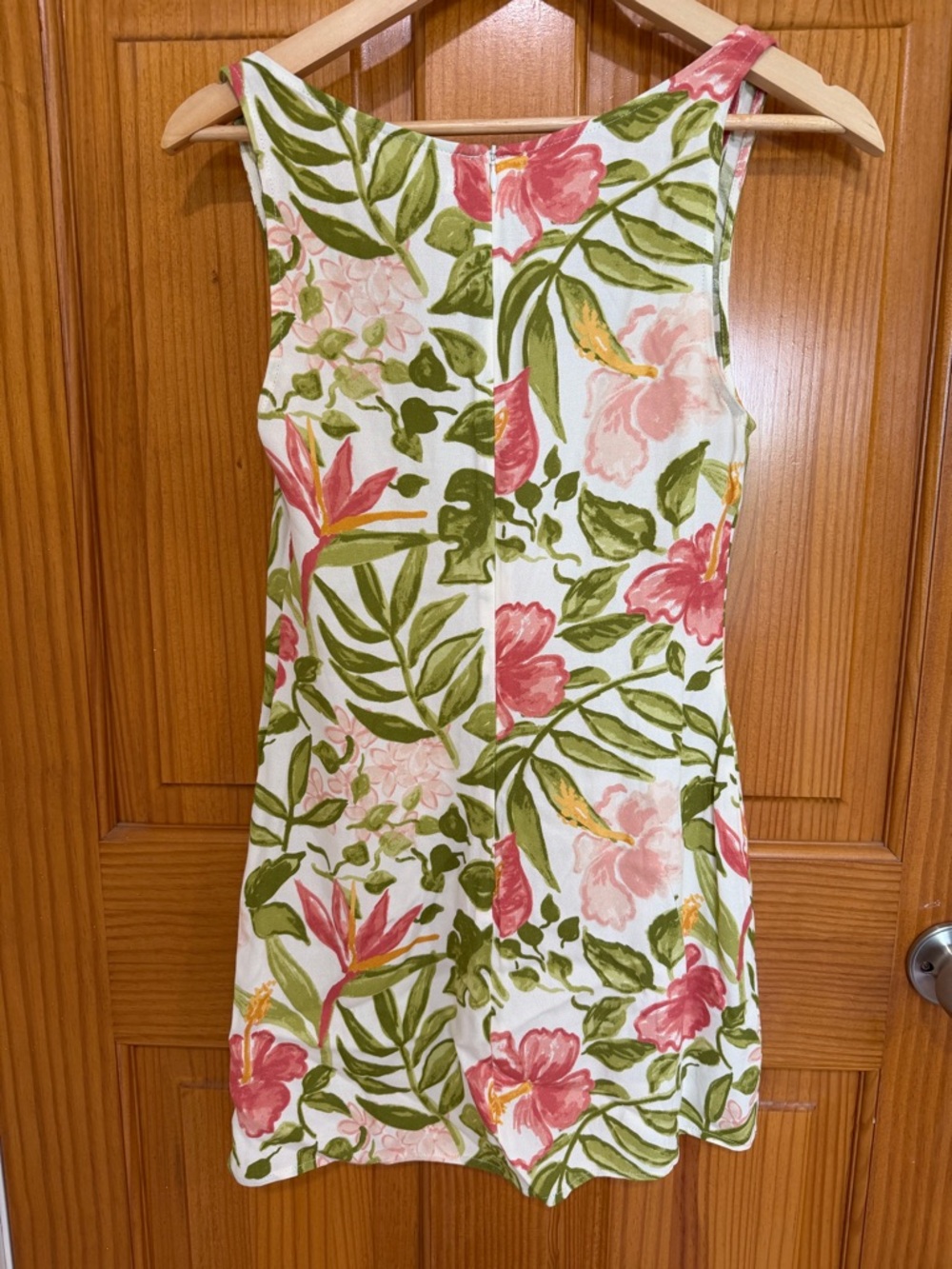 Reformation Noah Dress in Tropical Green & Pink floral print

Size 2 - Picture 4 of 4